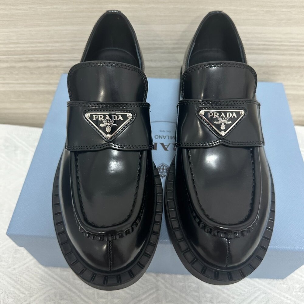 Prada Women’s Black Loafers💞